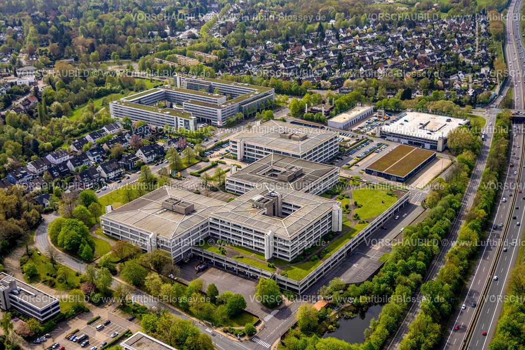 Essen240400780 | Luftbild, Polizeiinspektion Essen-Süd, GALERIA Karstadt Kaufhof GmbH Zentrale, Zentrale Warenannahme Universitätsmedizin Essen, Autobahn A52, links der Büropark Bredeney, Schuir, Essen, Ruhrgebiet, Nordrhein-Westfalen, Deutschland