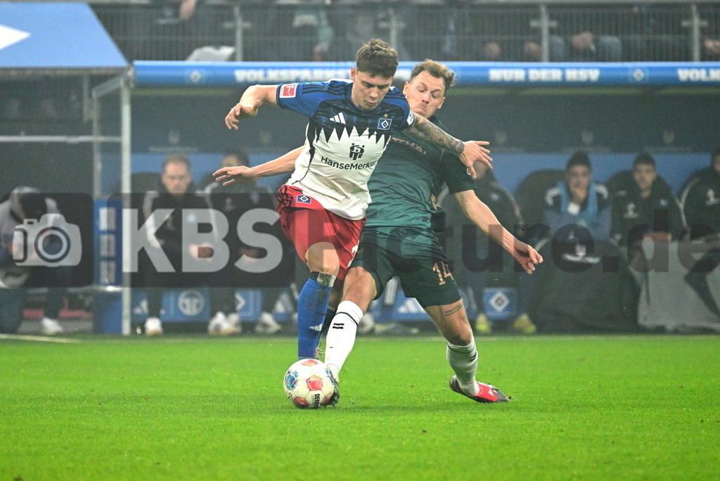 KBS Picture_HSV-WerderBremen_004 | v.l. Remberg Nicolai (HSV) , Lynen Senne (Werder Bremen) ,Sportplatz :  Volksparkstadion, - Realisiert mit Pictrs.com