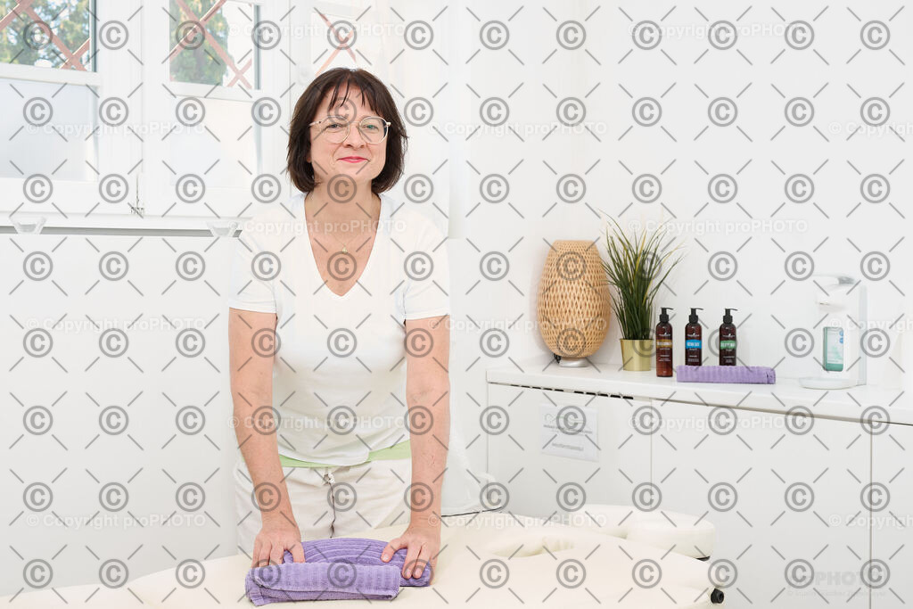 023_202409_Moni-Massage_NZ9_3351 | proPHOTO - Realisiert mit Pictrs.com