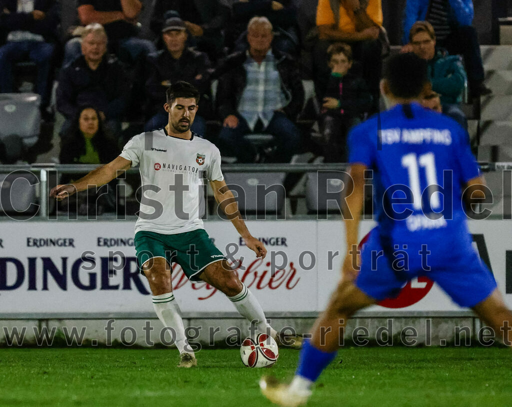 2023-10-13_067_FC_Schwaig_gegen_TSV_Ampfing | Oberding, Deutschland, 13.10.2023:
Fußball, Landesliga Südost 2023 / 2024, 16. Spieltag, FC Schwaig gegen TSV Ampfing, Endergebnis: 3:2

Johannes Empl (FC Schwaig, #14), Mike Opara (TSV Ampfing, #11)

Foto: Christian Riedel / fotografie-riedel.net
