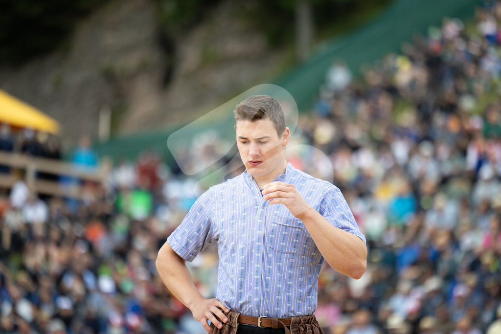 Rigi2025_0866 | Die Schwinger des Schwyzer Kantonalen Schwingerverbandes: Fotos, die Dynamik und Leidenschaft festhalten, sowie emotionale Momente aus dem traditionellen Schwingsport zeigen. - Realisiert mit Pictrs.com