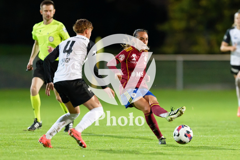 DZ9_5169_c | Switzerland: AXA Womens Super League 2025/26, Servette FC Chenois Feminin vs FC Aarau Frauen - Stade des Trois-Chene, Chene-Bourge: Joana Marchao (24 Servette FC Chenois Feminin) passes the ball 