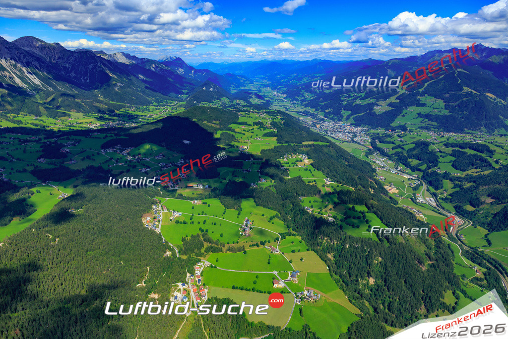 Die Luftaufnahme Vorberg - Ramsau-am-dachstein wurde 2017 mittels Flugzeug (keine Drohne) erstellt. Perfekte Schärfe und Druck- Auflösung- Garantiert!