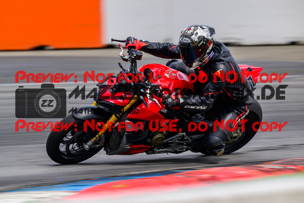 MaZZes_FotoMatrix_240615_6007705_8936 | ROT