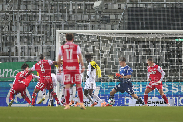 Austrian Bundesliga: Grazer AK 1902 vs LASK | GRAZ, AUSTRIA, 13.DEC.25 - SOCCER - ADMIRAL Bundesliga, Grazer AK 1902 vs LASK. The image shows Grazer AK 1902 make a goal.
