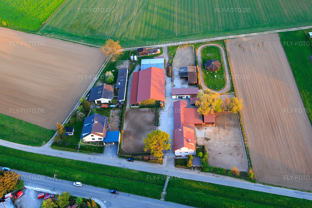 Luftbild: Reiterhof in der Neuhostgr in Bensheim im Bundesland Hessen in Deutschland. Foto: IMG_077897.jpg vom 23.04.2015 durch Werner Riehm/FLY-FOTO.de