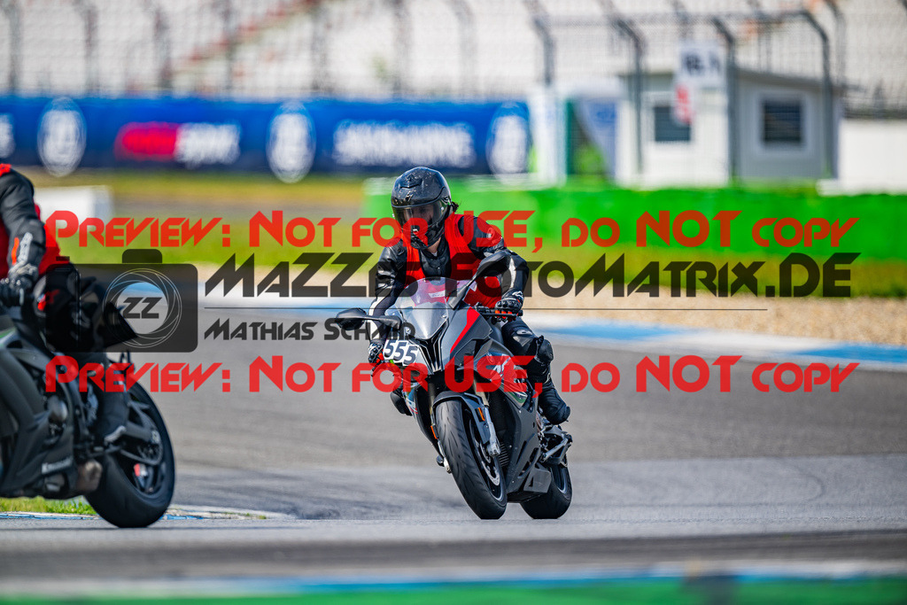 MaZZes_FotoMatrix_240701_6007705_0113 | INST