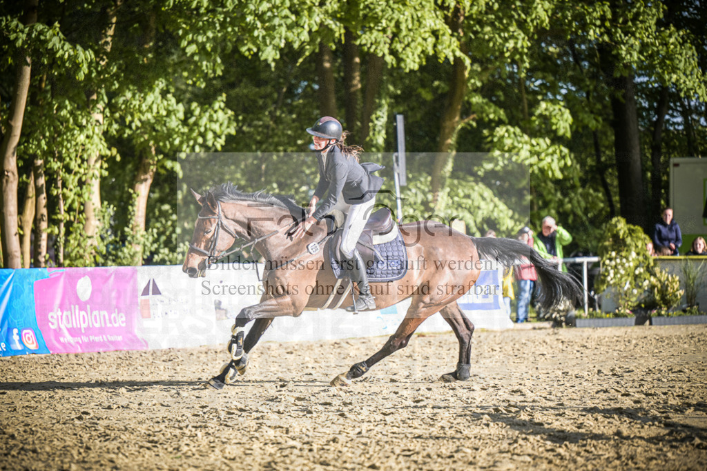 DOS_4479 | Entdecke hochwertige Reitturnierfotos von Foto Oger. Professionell, emotional und authentisch – jetzt Lieblingsmomente im Shop bestellen.Deutschlandweite Turnierfotografie. - Realisiert mit Pictrs.com
