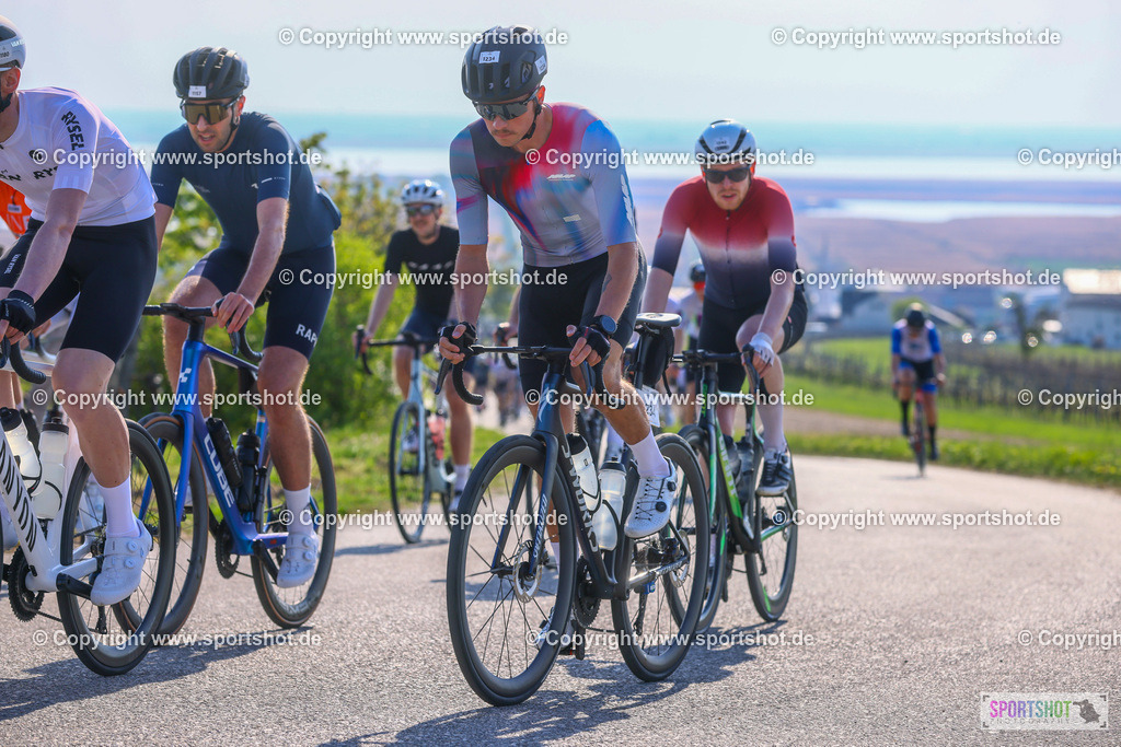 TRA_0124 | Neusiedlersee Radmarathon 2026@sportshot_your_pictrs #yourpictures#roadtowm2029 #nrm #neusiedlerseeradmarathon #neusiedlersee #neusiedlerseetourismus #burgenland #mörbisch #nrm26 #burgenlandtourismus #voglundco #poweredbyburgenlandtourismus #radsport #rad #marathon #ucigranfondo #visitburgenland #ucigranfondoworldseries
