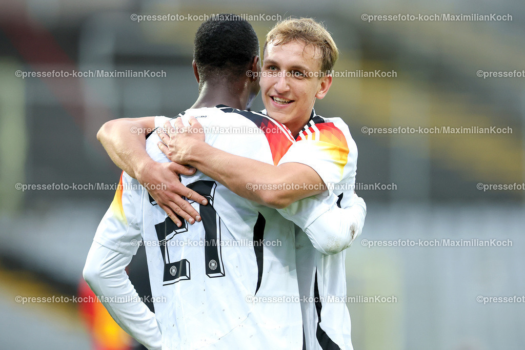 WUP14102401019 | 14.10.2024, Fußball, U20 Länderspiel Deutschland - Ghana, Stadion am Zoo, Wuppertal, Saison 2024 2025: Torjubel nach dem 3:0 durch Ilyas Ansah (GER #21) -  zusammen mit Nelson Weiper (GER #9) jubelnd