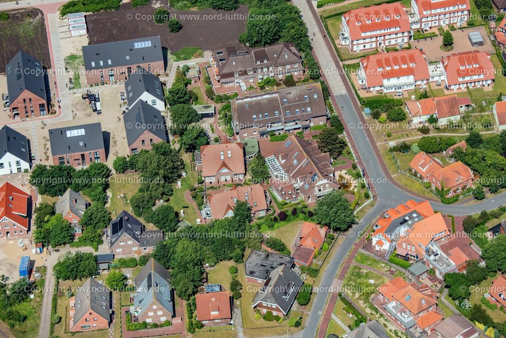 Langeoog_ELS_1138250622 | LANGEOOG 25.06.2022 Gebäudekomplex der Hotelanlage " Hotel Upstalsboom Langeoog " in Langeoog auf der Insel Langeoog im Bundesland Niedersachsen, Deutschland. // Complex of the hotel building " Hotel Upstalsboom Langeoog " in Langeoog on island Langeoog in the state Lower Saxony, Germany. Foto: Martin Elsen