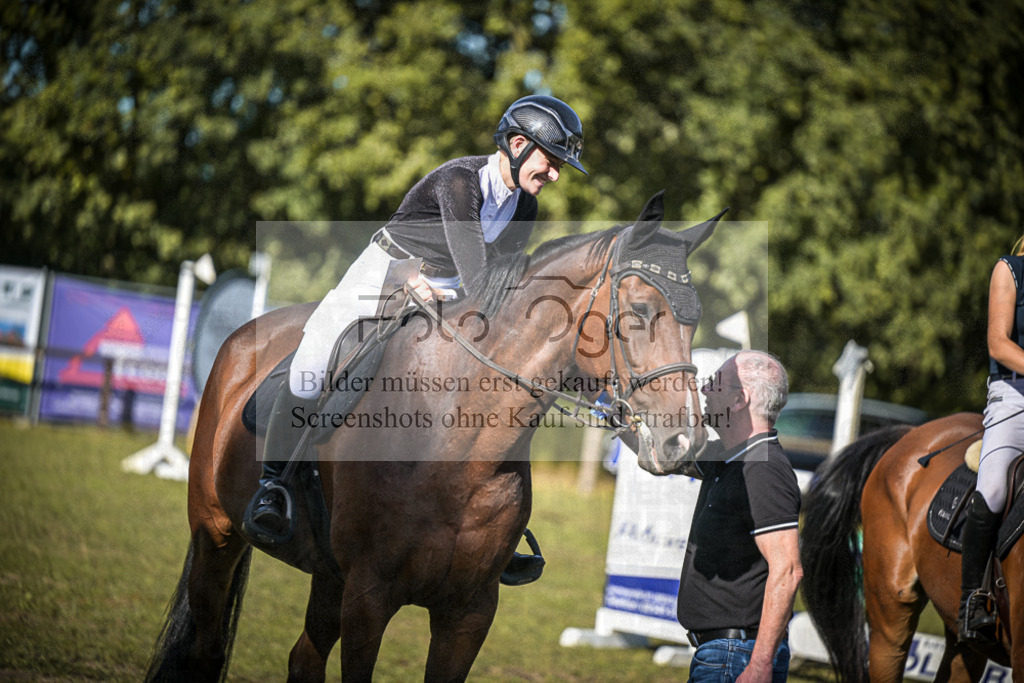DOS_0041 | Entdecke hochwertige Reitturnierfotos von Foto Oger. Professionell, emotional und authentisch – jetzt Lieblingsmomente im Shop bestellen.Deutschlandweite Turnierfotografie. - Realisiert mit Pictrs.com