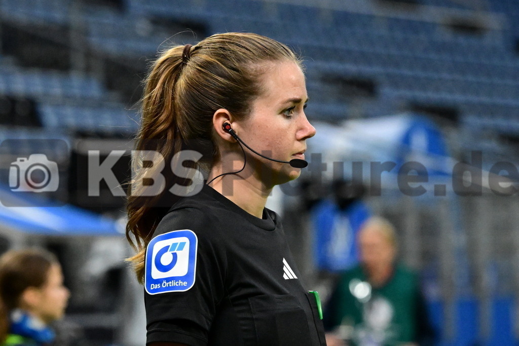 KBS Picture_HSV-Hoffenheim_Frauen_019 | Bramkamp Lea Schiri-Assi ,Sportplatz :  Volksparkstadion, - Realisiert mit Pictrs.com