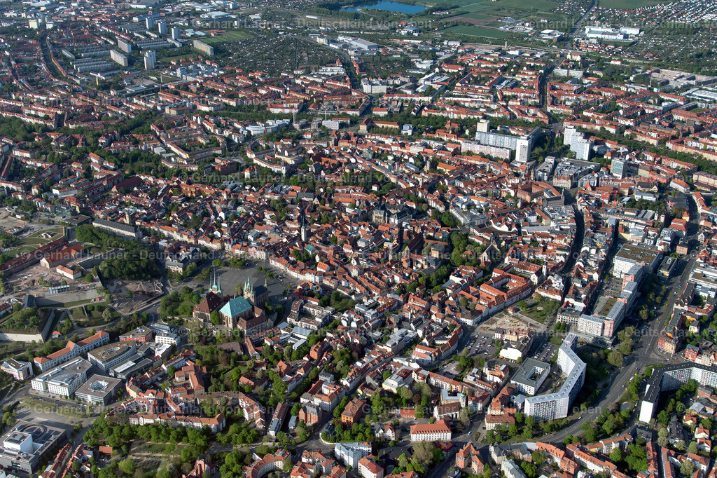 4026017 | ERFURT 06.05.2020 Stadtzentrum im Innenstadtbereich im Ortsteil Altstadt in Erfurt im Bundesland Thüringen, Deutschland. // The city center in the downtown area in the district Altstadt in Erfurt in the state Thuringia, Germany. Foto: Gerhard Launer