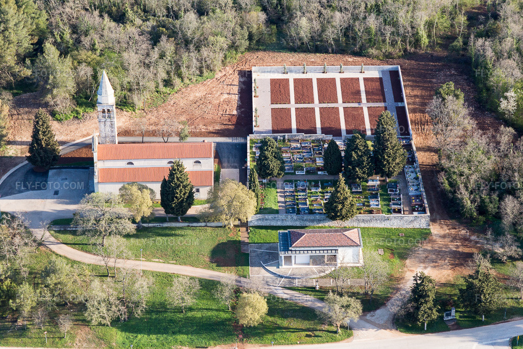 Aerial view: View of the town in Fuškulin in the state Gespanschaft Istrien, Croatia.Photo: IMG_106331.jpg taken on 04/14/2018 by Werner Riehm/FLY-FOTO.comResolution of the original: 5472 x 3648 px