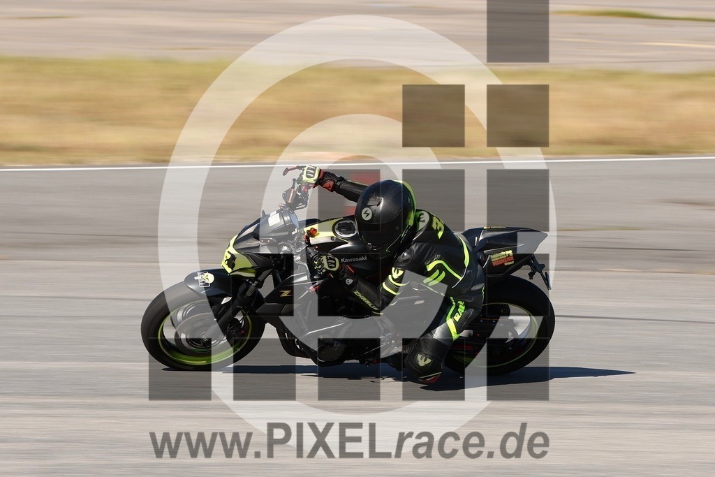 0133-20240922_14186 | Schöne Erinnerungen an spannende Momente - das festzuhalten ist unser Job. PIXELrace.de ist seit 2003 auf den Rennstrecken Europas unterwegs um die Action draußen beim Fahren und die wunderbare Stimmung imm Fahrerlager für euch einzufangen.