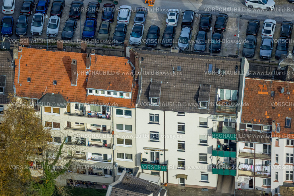 Hagen251102086 | Luftbild, Mehrfamilien Wohnhäuser mit PKW Parkplätzen Delsterner Straße, Eilpe, Hagen, Ruhrgebiet, Nordrhein-Westfalen, Deutschland