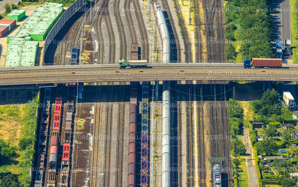 Duisburg230707689 | Luftbild, Brücke Friedrich-Ebert-Straße über Bahngleise, Hochemmerich, Duisburg, Ruhrgebiet, Nordrhein-Westfalen, Deutschland