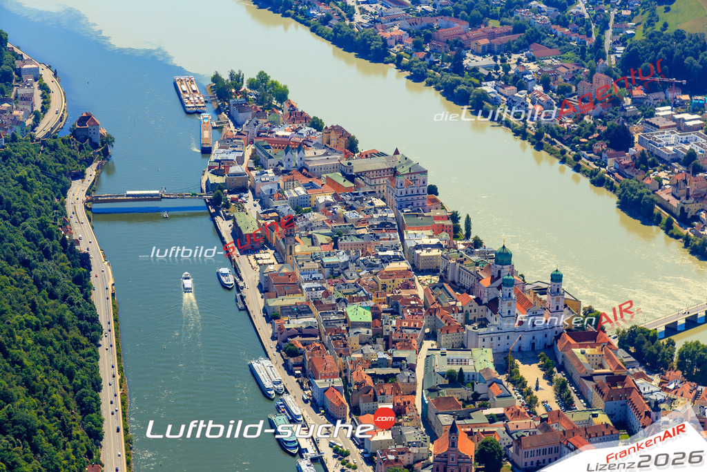 Die Luftaufnahme Donaulaende - Passau wurde 2017 mittels Flugzeug (keine Drohne) erstellt. Perfekte Schärfe und Druck- Auflösung- Garantiert!