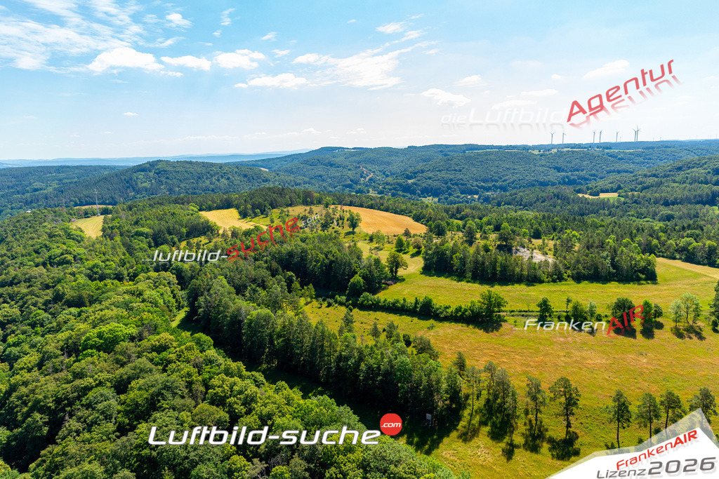Das Luftbild zeigt : Kalkberg Weismain - Die Luftaufnahme wurde 2023 vom UL-Flugzeug aus erstellt ( keine Drohne ) - Hochauflösende Luftaufnahme - Für grossformatige Ausdrucke geeignet. Die Geschenkidee !Mit Lizenz und Bildrechte bestellbar