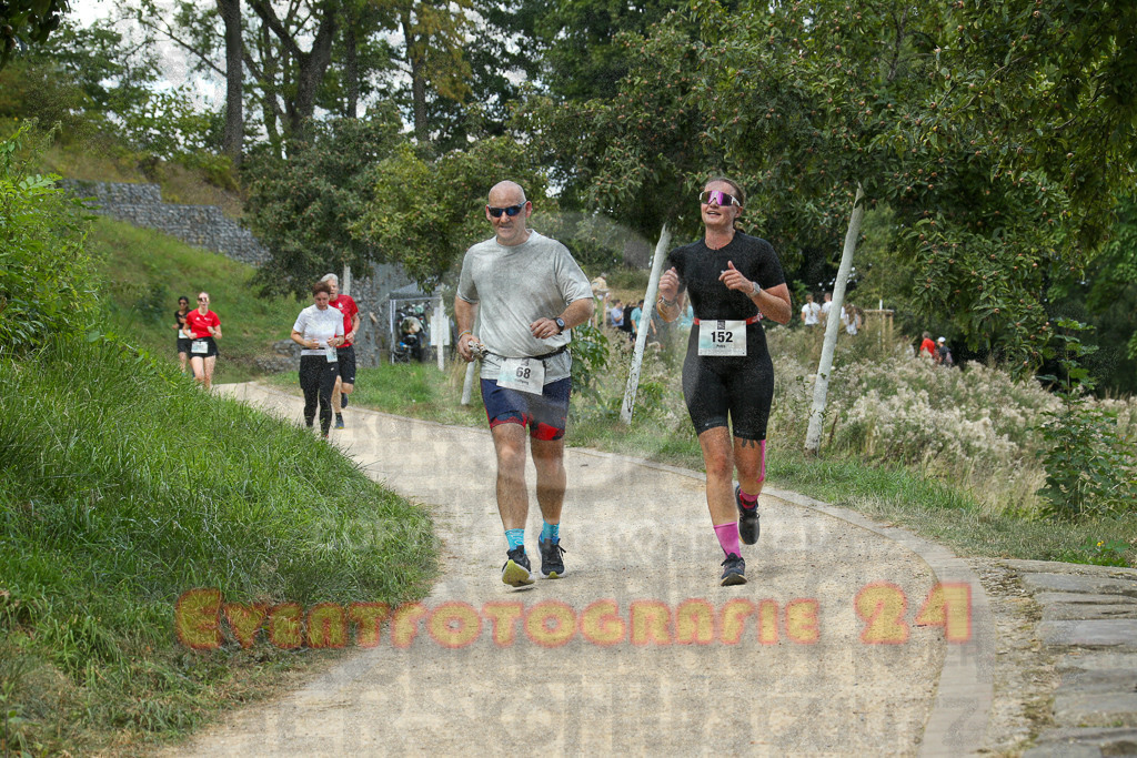 250824_1300_EX1_1147 | Sportfotografie im Rhein-Sieg Kreis, Köln, Bonn, NRW, Rheinland Pfalz, Hessen, etc. Unser Tätigkeitsfeld umfasst den Laufsport vom Volkslauf über den Marathon, Duathlon, Triathon bis zum Ultralauf wie Kölnpfad Ultra oder Schindertrail.