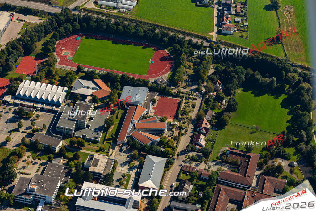Aktuelles Luftbild von  Aichach Kauf mit Lizenz / Bildrechten möglich- Die Luftaufnahme wurde 2021 mittels UL-Flugzeug erstellt ( keine Drohne ) - hochauflösende Kamera-Systeme von  Canon -Beste Qualität - Für grossformatige Ausdrucke geeignet. Die Geschenkidee !