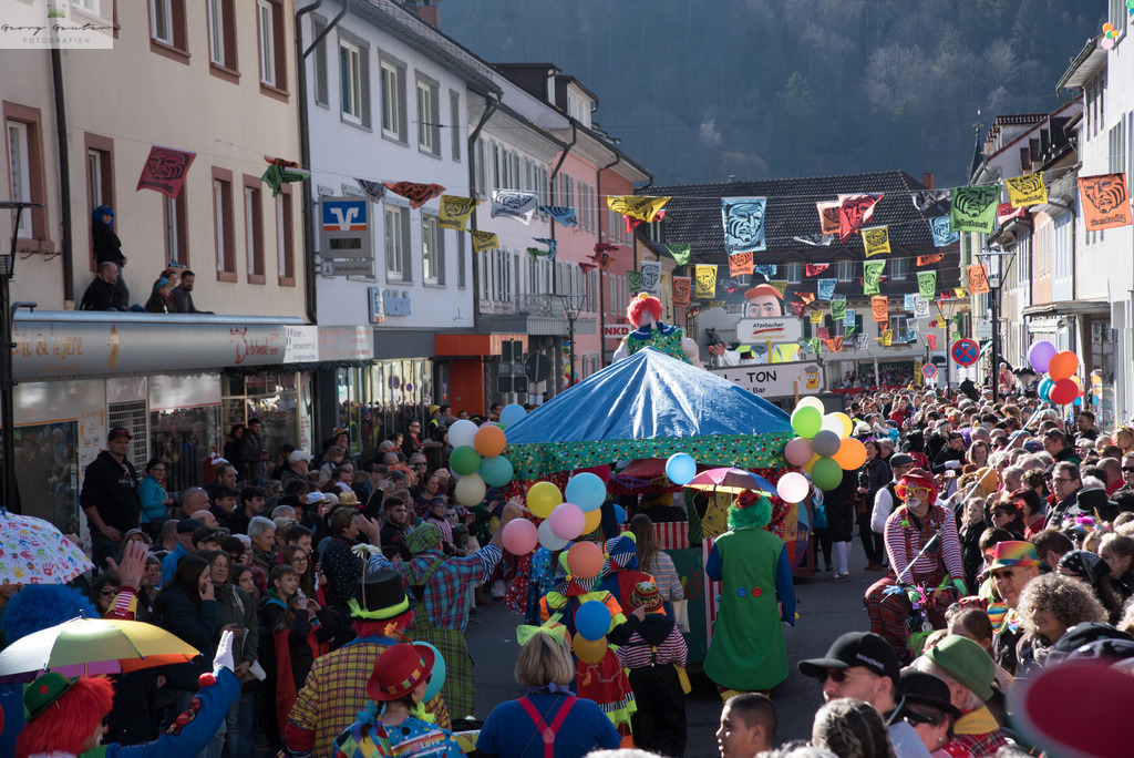 FasMo_23-010 | Fotoblog Schwarzwald, Foto Blog Wiesental, Pfaffenberg, Winterzauber, Zeller Bergland, Zell im Wiesental, Fotoblog Wiesental, Landschaftsfotos, Bilder Wiesental, Natur, Naturbilder, Fastnacht, Zeller Fastnacht, Zeller Fasnacht, Zeller Bergland, Belchen, - Realisiert mit Pictrs.com