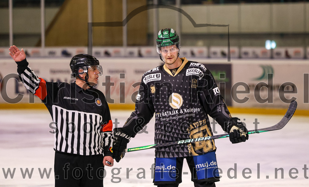 2024-03-08_087_TSV_Erding_gegen_EHC_Koenigsbrunn | Erding, Deutschland, 08.03.2024:
Eishockey, Bayernliga Playoffs 2023 / 2024, 1. Spieltag, TSV Erding gegen EHC Königsbrunn, Endergebnis: 3:0

Elia Ostwald (Erding Gladiators, #17)

Foto: Christian Riedel / fotografie-riedel.net