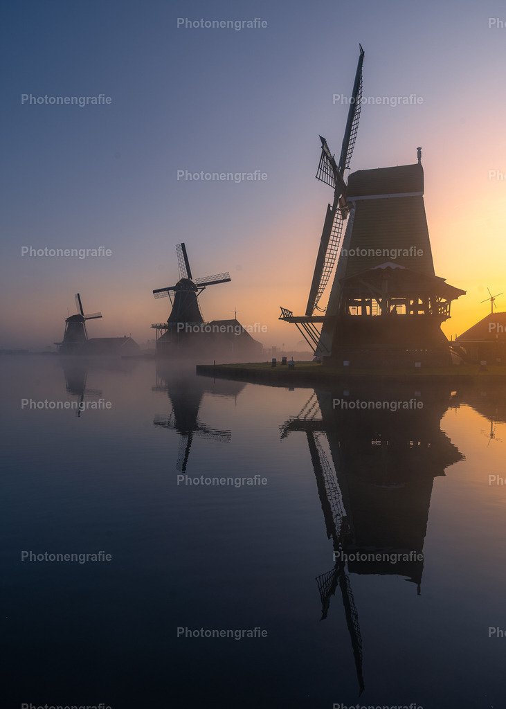 Windmühlen im Nebel | Photonengrafie´s Shop - Realisiert mit Pictrs.com