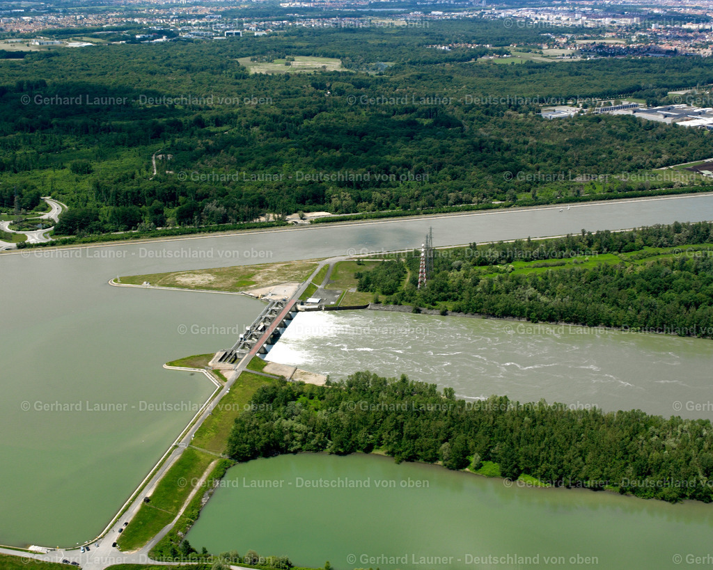 2626303 | STRASBOURG 09.06.2006 Uferbereiche am Flußverlauf des Rhein in Strasbourg - Straßburg in Grand Est, Frankreich // Riparian zones on the course of the river of the Rhine river in Strasbourg in Grand Est, France Foto: Gerhard Launer