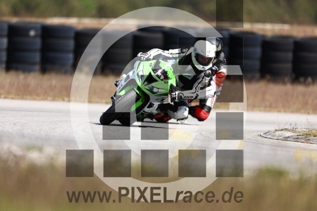 0069-20240509_01480 | Schöne Erinnerungen an spannende Momente - das festzuhalten ist unser Job. PIXELrace.de ist seit 2003 auf den Rennstrecken Europas unterwegs um die Action draußen beim Fahren und die wunderbare Stimmung imm Fahrerlager für euch einzufangen.