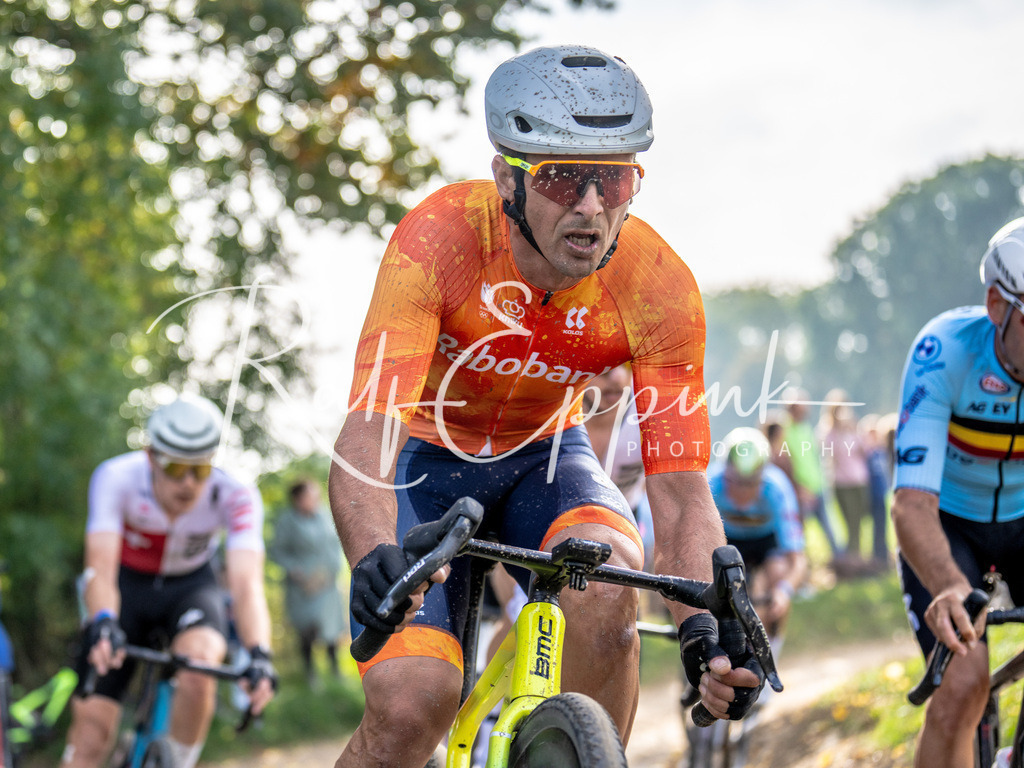 20251012_DSC02180 | Sportfotografie, Eventfotografie, Porträtfotografie, Radsport Fotograf, Triathlon Fotograf, Düsseldorf Fotograf, Köln Fotograf, Actionfotografie, Teamfotografie, Peoplefotografie, Business Portraits, Veranstaltungsfotografie, Reportagefotografie - Realisiert mit Pictrs.com