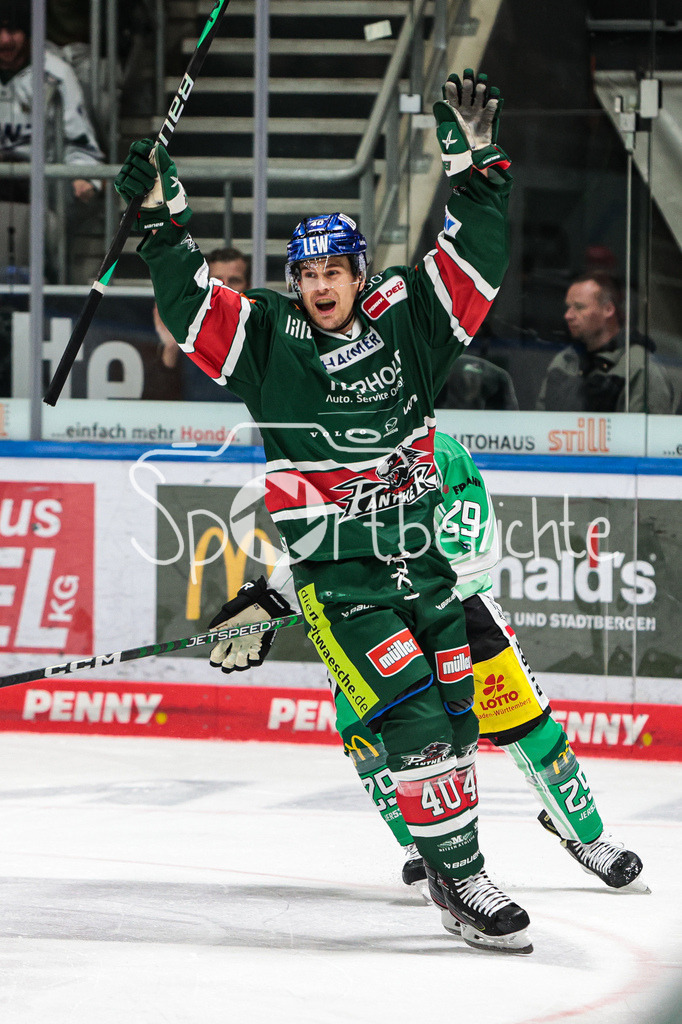 Augsburger Panther - Bietigheim Steelers | Sebastian WAENNSTROEM (AEV #40) jubelt ueber seinen Treffer zum 1-0 fuer Augsburg