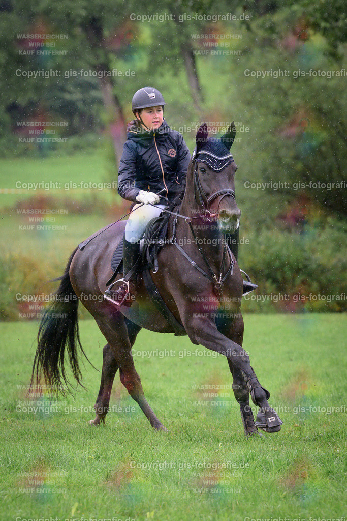 084_Schwarz_Anika_Sternenkönigin_A1_Springen_250802_04 | gis-fotografie