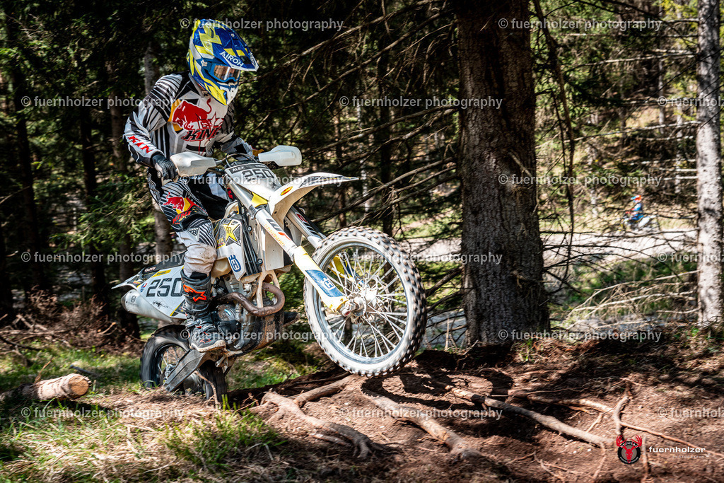 fuernholzer_250501-C1-586 | Fotografische Impressionen von der Red Stag Enduro Extreme by fuernholzer-photography.com. Endurosport in Österreich fotografisch festgehalten von fuernholzer. Auftragsfotografie für Private, Gewerbefotos und Industriefotografie. Eventfotografie, Sportfotografie und Motorsportfotografie. Anbieter von Fotoworkshops, Fototraining, fotografischen Vorträgen und Fotoseminaren.