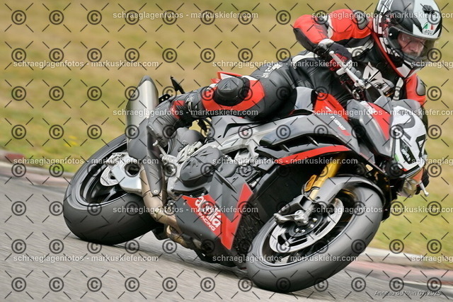 25bt05-1076 | markuskiefer.com - Realisiert mit Pictrs.com