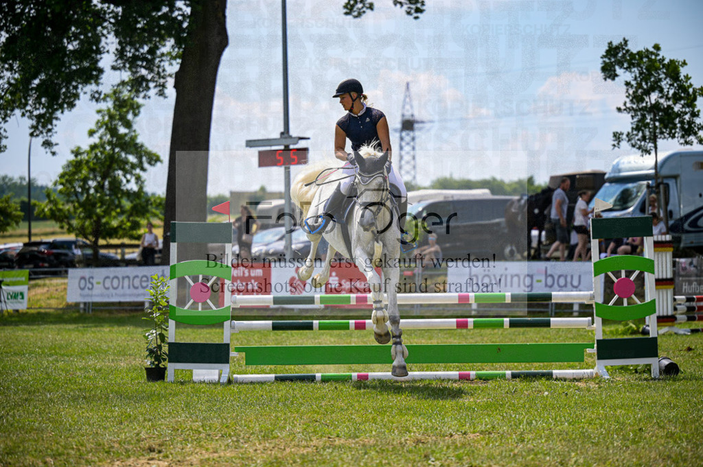 Reitturnier Voxtrup | Entdecke hochwertige Reitturnierfotos von Foto Oger. Professionell, emotional und authentisch – jetzt Lieblingsmomente im Shop bestellen.Deutschlandweite Turnierfotografie. - Realisiert mit Pictrs.com