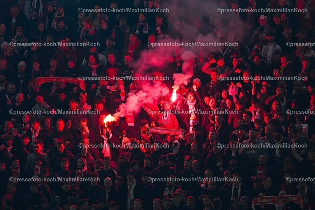 xYDRx04022601095 | 04.02.2026, xydrx, Fußball, Sechzehntelfinale UEFA Youth League, 1.FC Köln - FC Internazionale Milano, Saison 2025 2026, RheinEnergie-STADION :  Fans des 1. FC Köln zünden Pyrotechnik, Rauch steigt auf    regulations prohibit any use of photographs as image sequences and or quasi-video. Photo: xYannisxDreimannxPressefotoKochx
