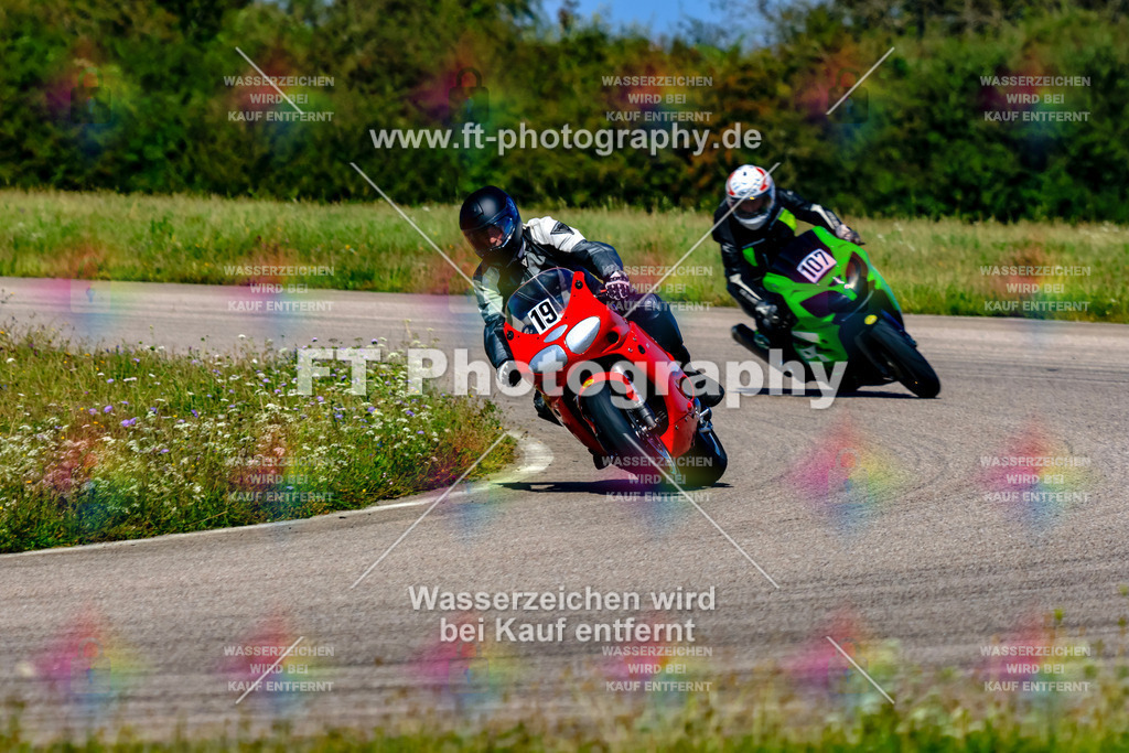 019-3350 | Hier findet Ihr Bilder von Touristenfahrten auf der Nürburgring Nordschleife oder von anderen Veranstaltungen die ich besucht habe. Viel Spass beim Durch Schauen 