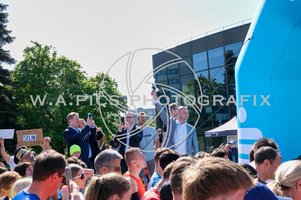 ..... | LINZ,AUSTRIA,27.April 24, Int. 3 Brückenlauf Linz  , Image shows: Photo: WAPICS / Michael ring