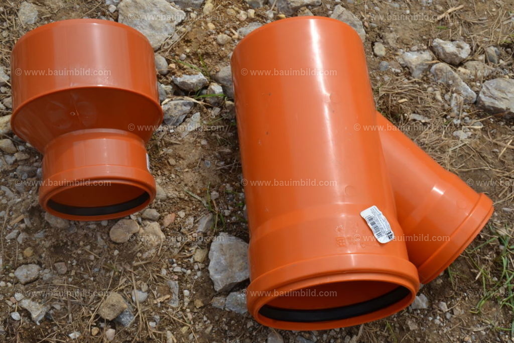 bib-lg03-abwasserkanal-0017 | Nach LV-Leistungsgruppen sortierte Detailfotos über den Bau eines Hauses. Alle Hausbau-Bilder direkt vom Urheber und Autor der Website Haus-Selber-Bauen.com