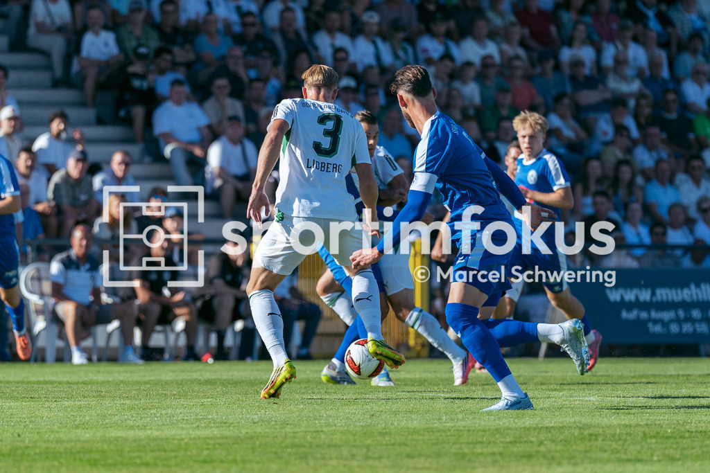 SSVg Velbert 02 – Borussia Mönchengladbach | Isac Alexi Sivert Lidberg (Borussia Mönchengladbach) am Ball. Testspiel zwischen der SSVg Velbert 02 und Borussia Mönchengladbach in Velbert, 12.08.2026. Endstand: 0:8. sportimfokus / Marcel Schwering - Realisiert mit Pictrs.com