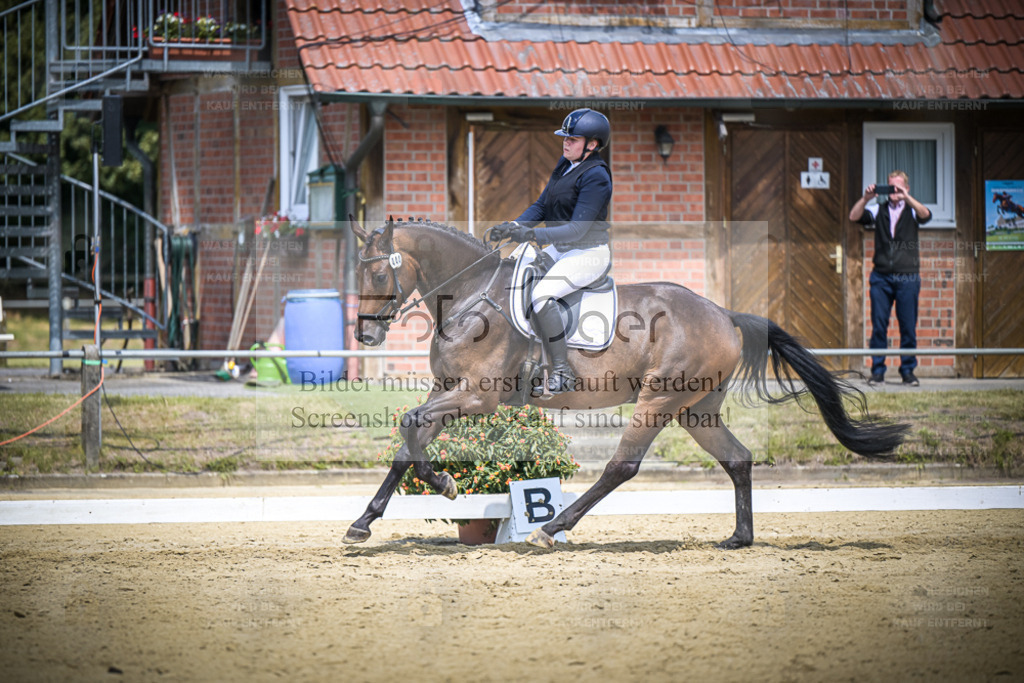 DOS_3484 | Entdecke hochwertige Reitturnierfotos von Foto Oger. Professionell, emotional und authentisch – jetzt Lieblingsmomente im Shop bestellen. - Realisiert mit Pictrs.com