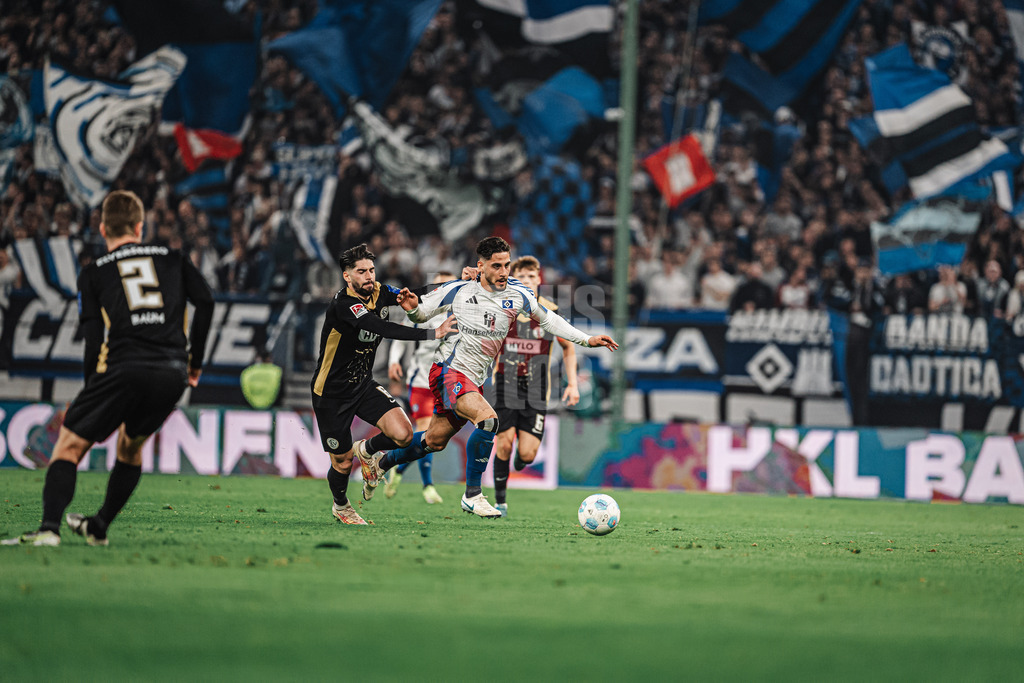 Fußball | Männer | Saison 2024/2025 | 2. Fußball-Bundesliga | 27. Spieltag | Hamburger SV vs. SV 07 Elversberg | 28.03.2025 | v.l. Semih Sahin (#8, SV 07 Elversberg) und Ludovit Reis (#14, HSV)