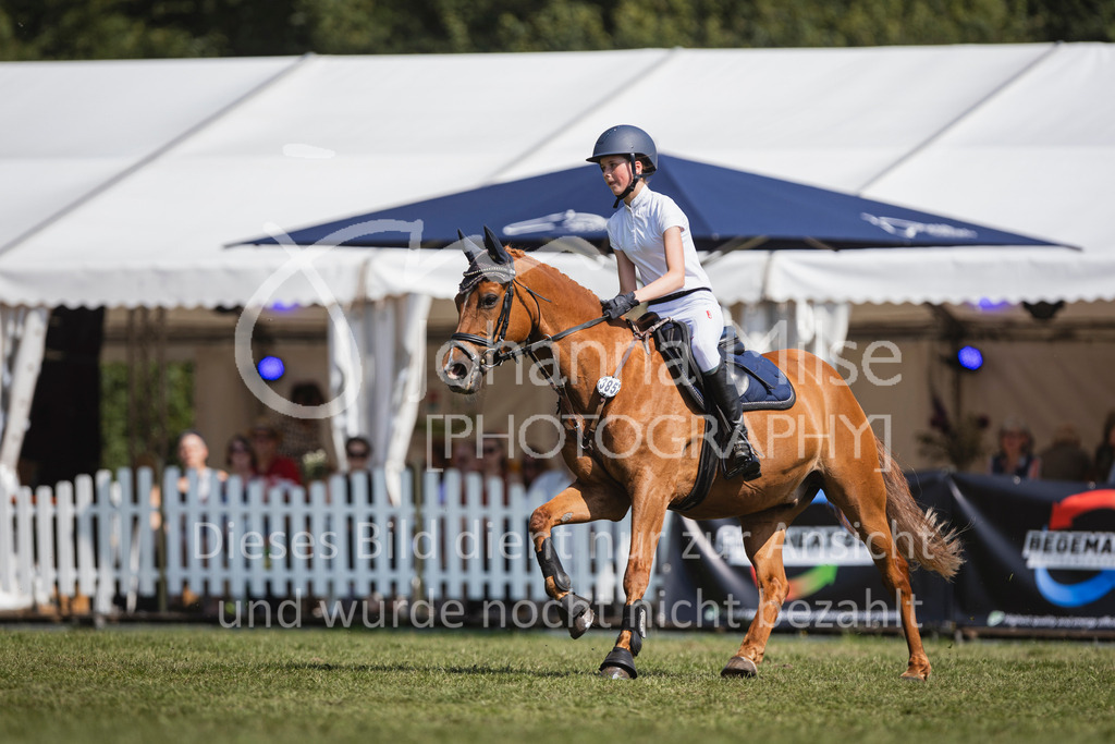 240720_LC_Mini-Stilspring-WB-319 | Deine schönsten Turniermomente als professionelle Fotos! Entdecke hochwertige Pferdesport-Fotografie im Online-Shop. Jetzt Fotos finden & bestellen!