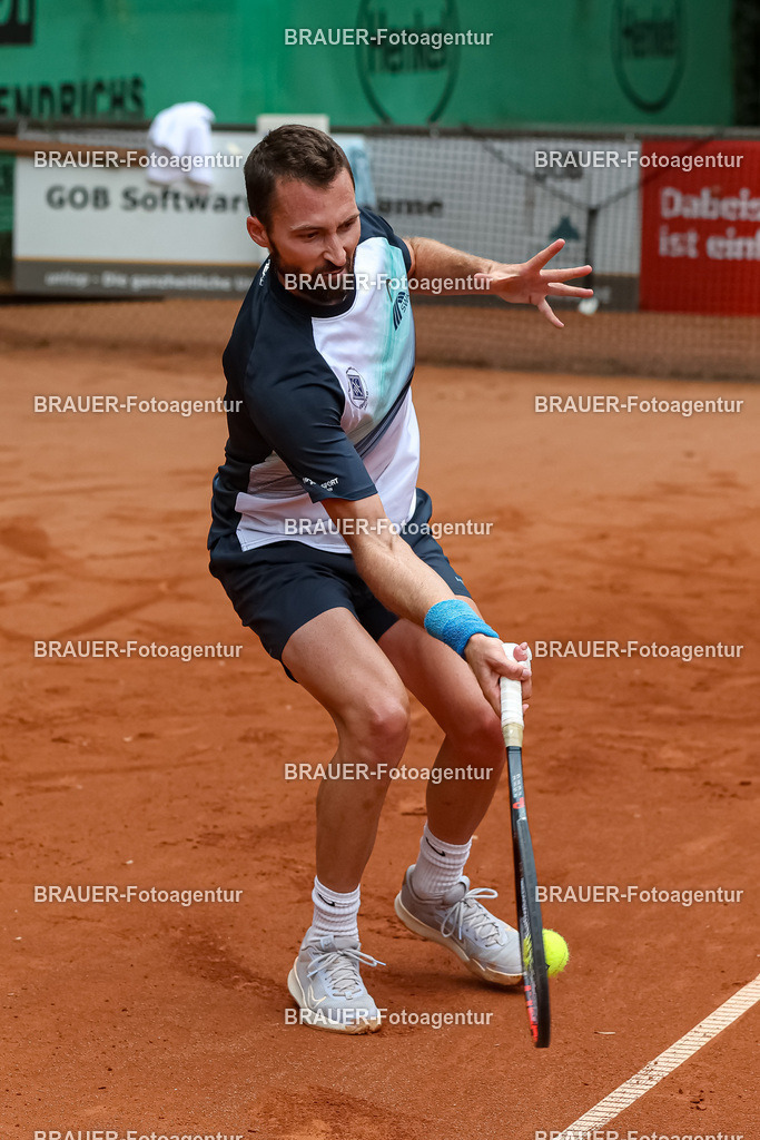 HTC Blau-Weiß Krefeld - LTTC Rot-Weiß Berlin  | Krefeld, Deutschland 21.07.2023, Tom Schönenberg (HTC Blau-Weiß Krefeld) gegen Eduard Esteve Lobato (LTTC Rot-Weiss Berlin) ,

bei der 2. Tennis Bundesliga Nord Begegnung zwischen HTC Blau-Weiß Krefeld und LTTC Rot-Weiß Berlin am 21.07.2023 in Krefeld.

(Foto: BRAUER-Fotoagentur)
 
