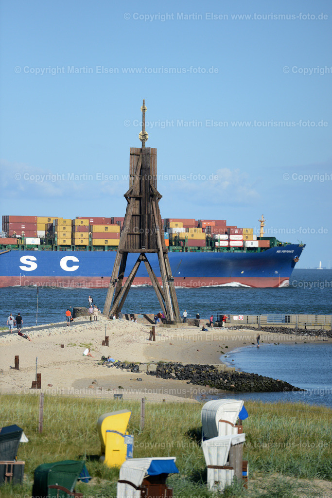 Cuxhaven_ELS_8546140831a | Cuxhaven - Aufnahmedatum: 26.08.2014, Aufnahmehöhe:  m, Koordinaten:  - , Bildgröße: 4912 x  7360 Pixel - Copyright 2014 by Martin Elsen, Kontakt: Tel.: +49 157 74581206, E-Mail: info@schoenes-foto.deSchlagwörter:Kugelbake,Döse,Strand,Kurort,Cuxhaven,Schiff,Schiffe, - Realisiert mit Pictrs.com