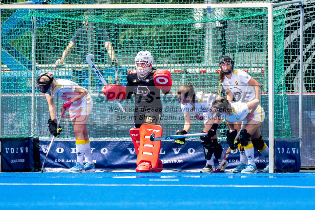 Final4_20250531-1117-HK107455 | Krefeld, Deutschland, 31.05.2025:  Feldhockey Final4 2025 – „Deutsche Feldhockey-Meisterschaften 2025“ im Gerd-Wellen-Hockeyanlage am 31.05.2025 in Krefeld, Deutschland. (Foto von Kramhöller/Fehrmann/Kaste)Krefeld, Germany, 31.05.2025: Feldhockey Final4 2025 – „Deutsche Feldhockey-Meisterschaften 2025“ in Gerd-Wellen-Hockeyanlage at 31.05.2025 in Krefeld, Deutschland. (Foto from Kramhöller/Fehrmann/Kaste)