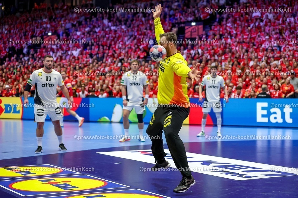 EHF01022602055 | 01.02.2026, Handball, Men's EHF EURO 2026, Deutschland - Dänemark, Jyske Bank Boxen in Herning, Final:  Andreas Wolff (Germany #33) Parade 