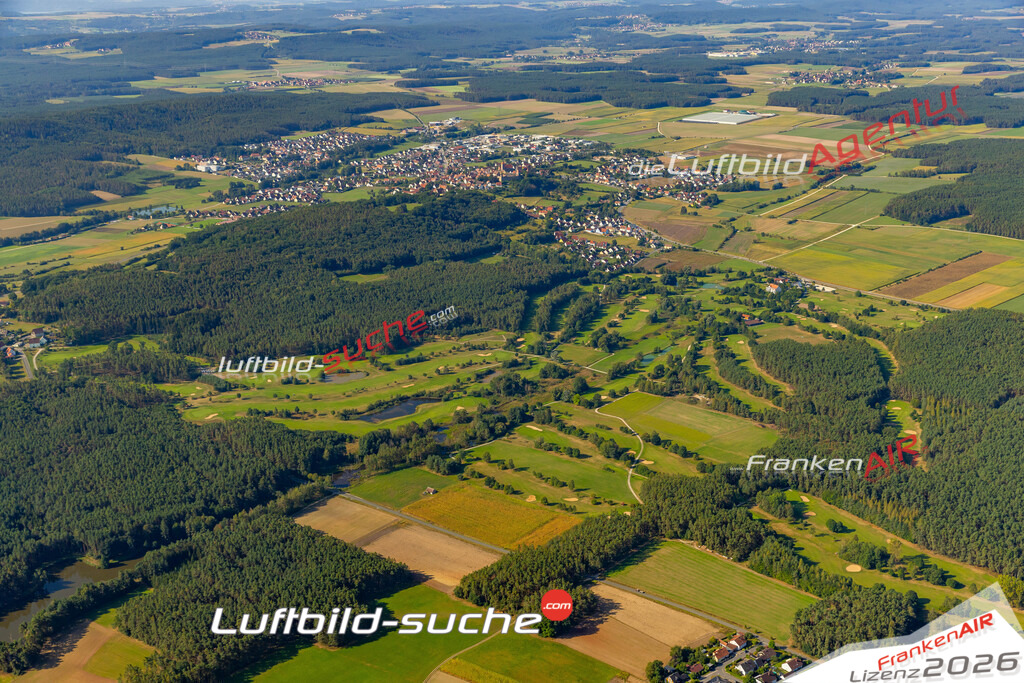 Das Luftbild zeigt : Golfplatz Abenberg - Die Luftaufnahme wurde 2024 vom UL-Flugzeug aus erstellt ( keine Drohne ) - Hochauflösende Luftaufnahme - Für grossformatige Ausdrucke geeignet. Die Geschenkidee !Mit Lizenz und Bildrechte bestellbar